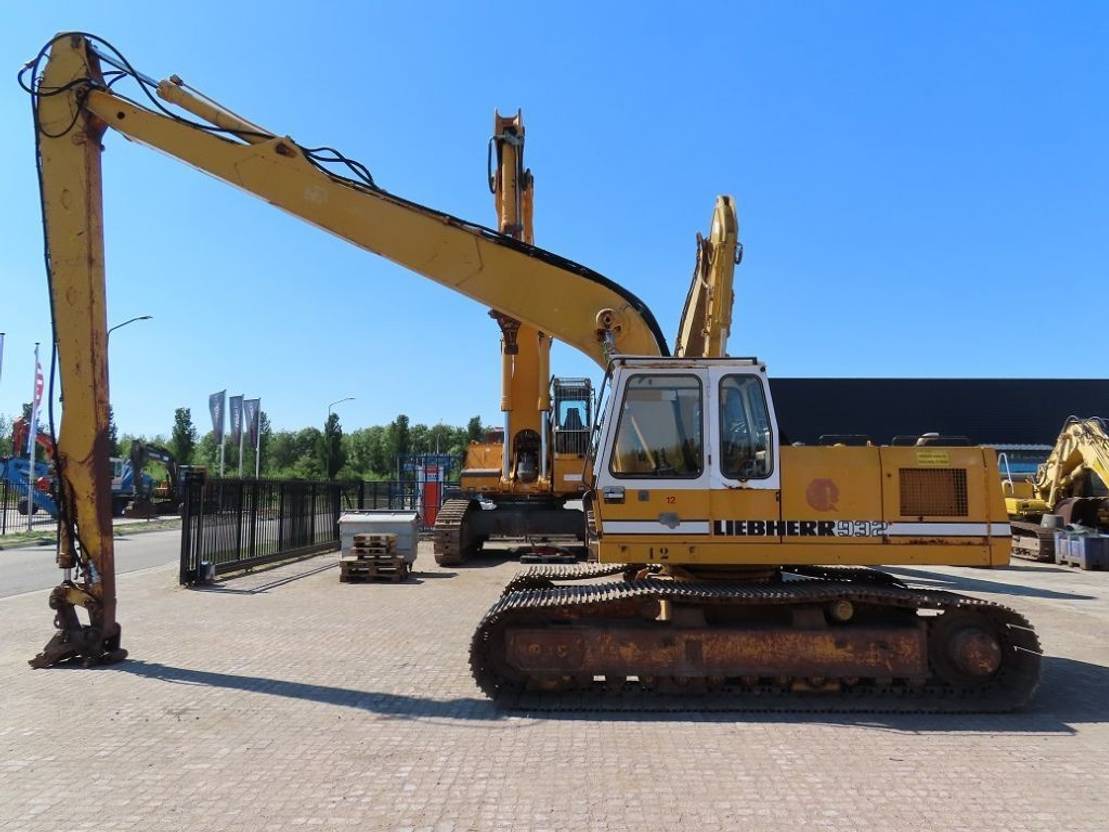 بيل مكانيكی ليبهر R 932